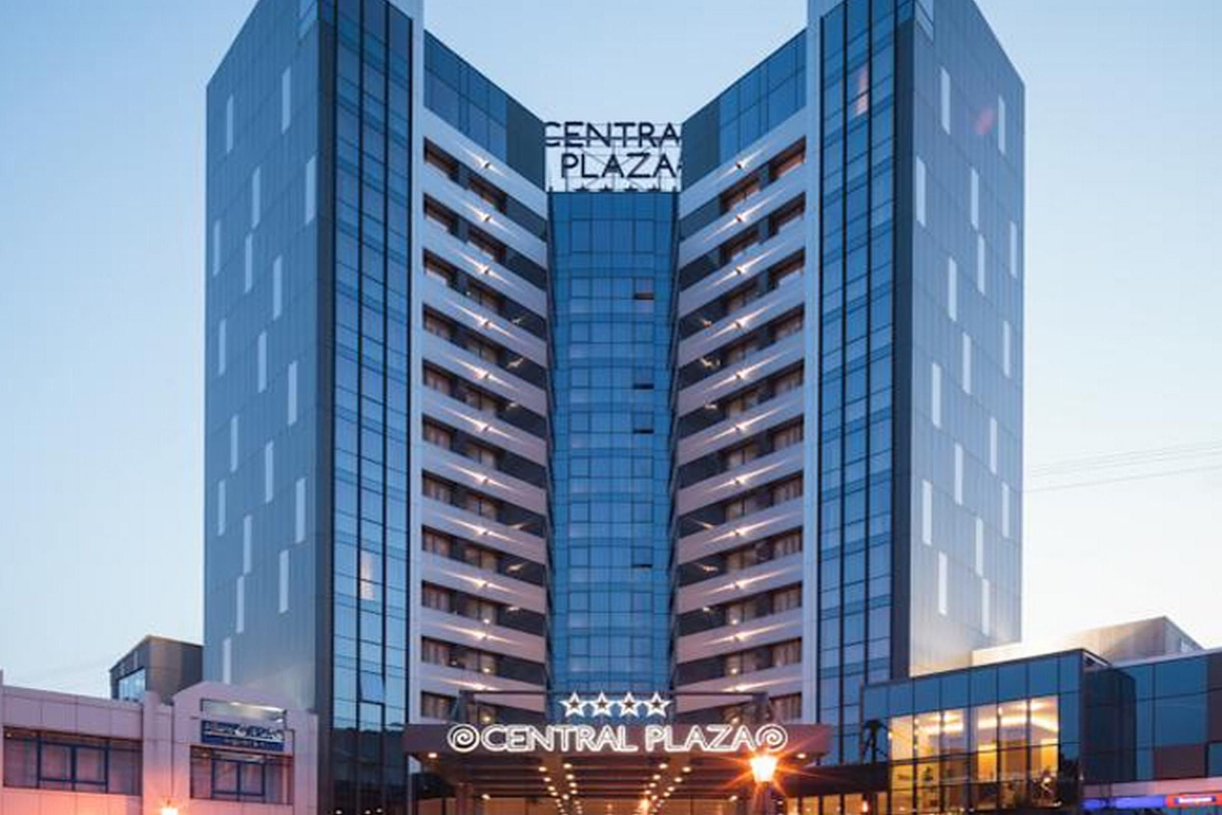 Central Plaza Hotel Piatra Neamt Bagian luar foto