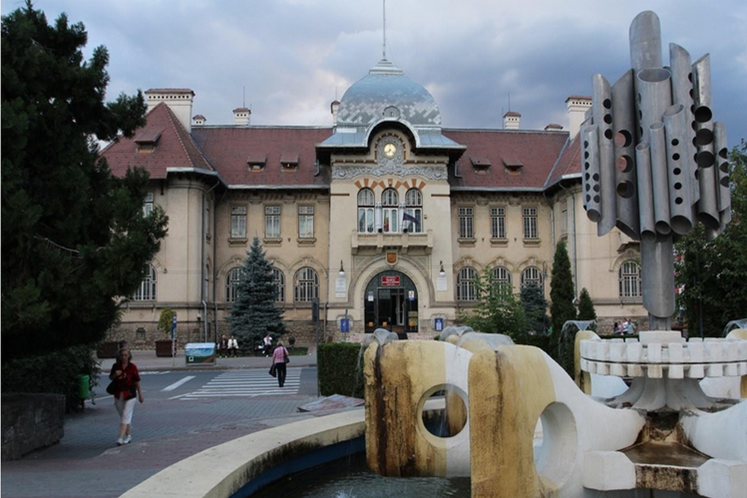 Central Plaza Hotel Piatra Neamt Bagian luar foto