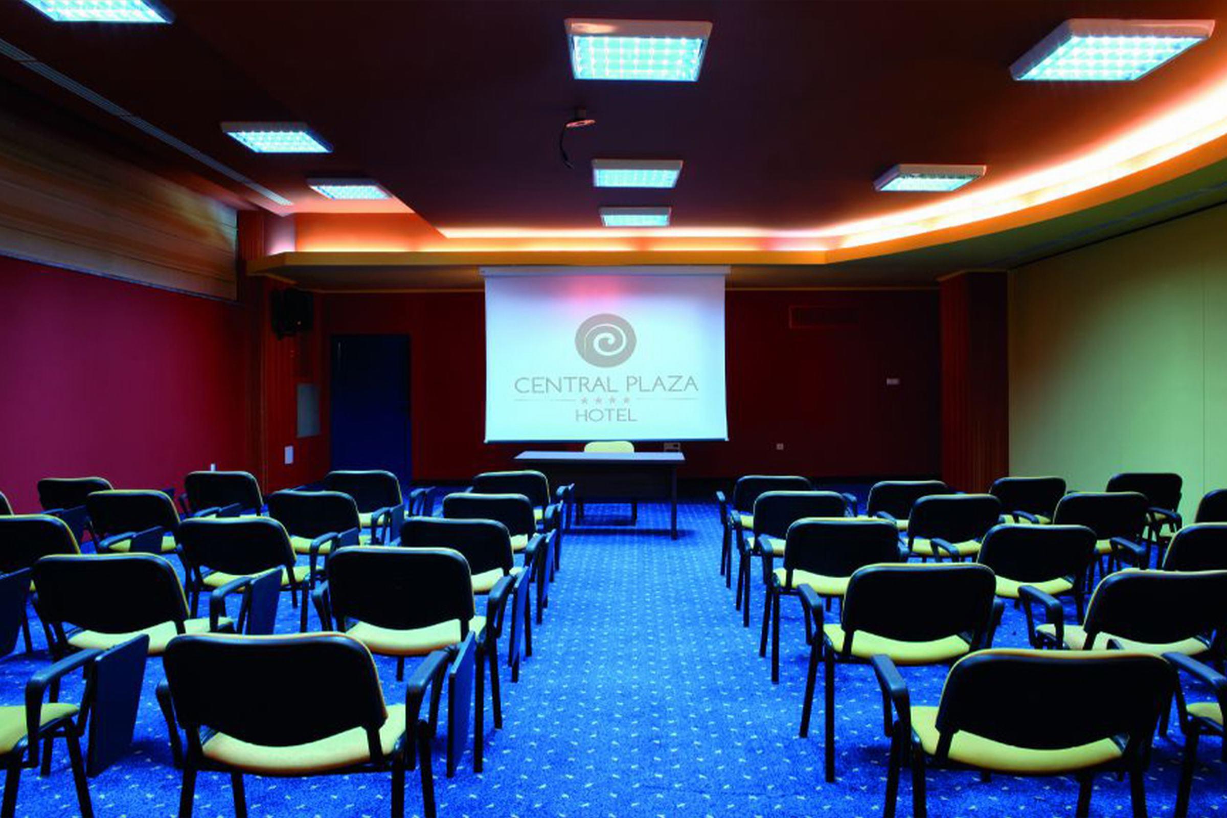 Central Plaza Hotel Piatra Neamt Bagian luar foto